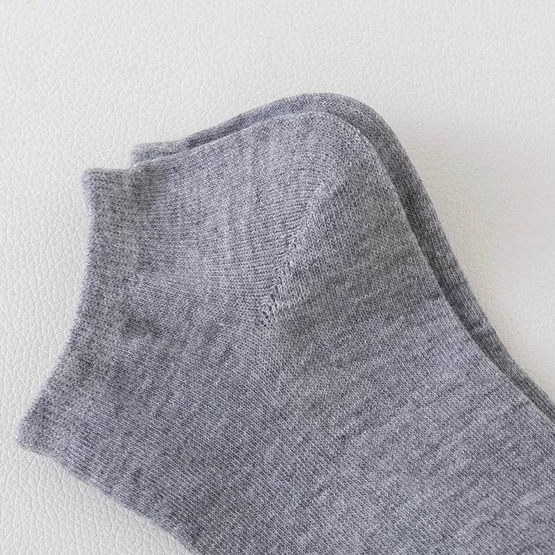 Invisible Comfort: 8 Pairs of Summer Boat Socks for Men & Women